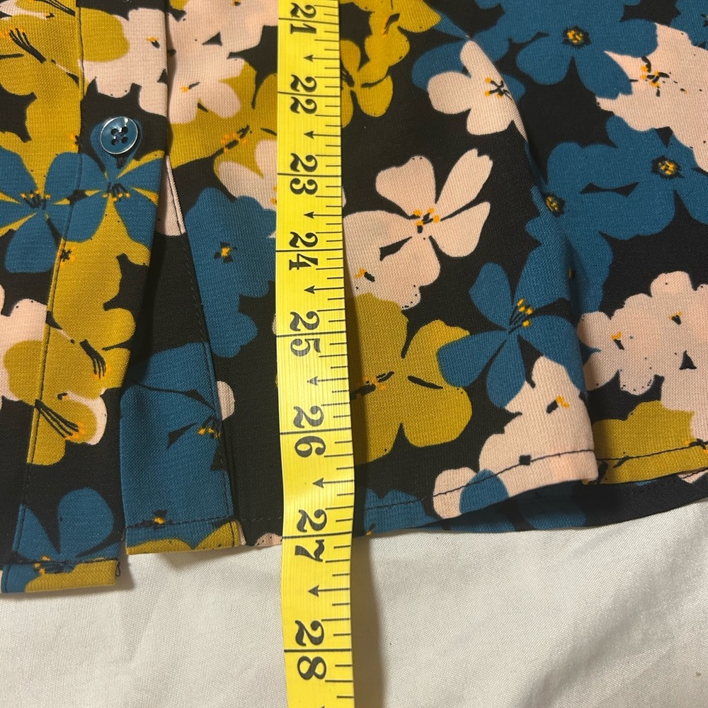 CAbi Favorite Floral Size Small Long Balloon Sleeve Button Up Blouse - Picture 5 of 12